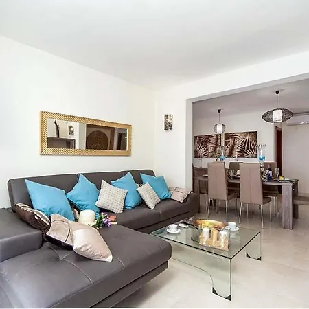 Playa Blanca Sleeps 8 Pool Air Con Wifi Villa Playa Blanca (Lanzarote)