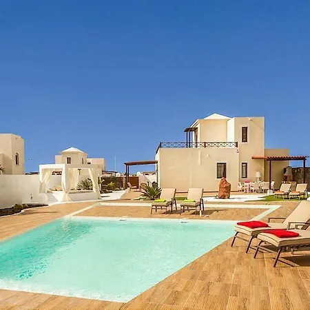 Playa Blanca Sleeps 8 Pool Air Con Wifi
