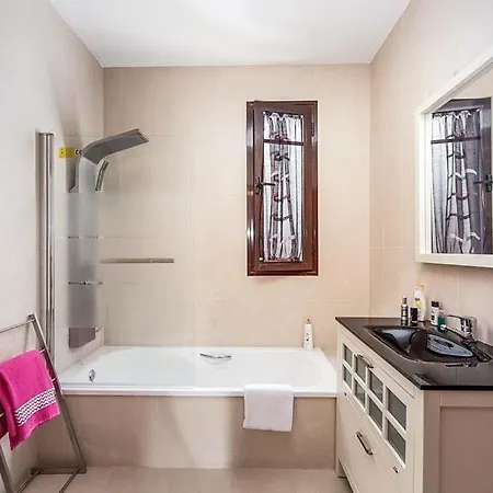 Playa Blanca Sleeps 8 Pool Air Con Wifi Villa Playa Blanca (Lanzarote)