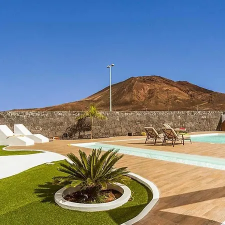 Playa Blanca Sleeps 8 Pool Air Con Wifi Villa Playa Blanca (Lanzarote)