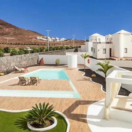 Villa Playa Blanca Sleeps 8 Pool Air Con Wifi *