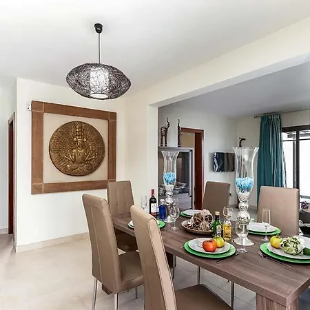 Playa Blanca Sleeps 8 Pool Air Con Wifi Villa *