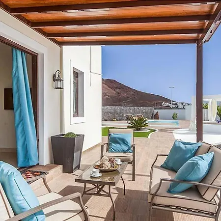 Playa Blanca Sleeps 8 Pool Air Con Wifi * Playa Blanca (Lanzarote)