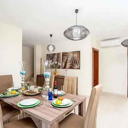 Vila Playa Blanca Sleeps 8 Pool Air Con Wifi