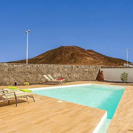 Playa Blanca Sleeps 8 Pool Air Con Wifi Vila *
